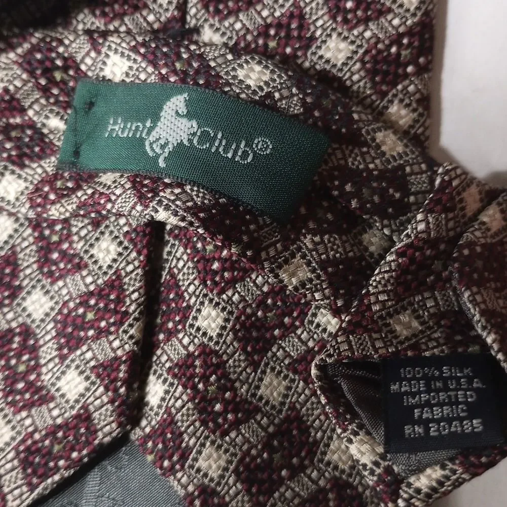 Hunt Club Mens Burgundy Geometric 100% Silk Necktie Made in USA Classic Tie